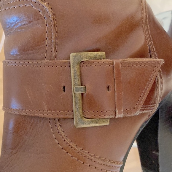 Diba Genuine Leather rustic boots 👢 in cognac / dark tan & ant. brass buckles. - Picture 6 of 7